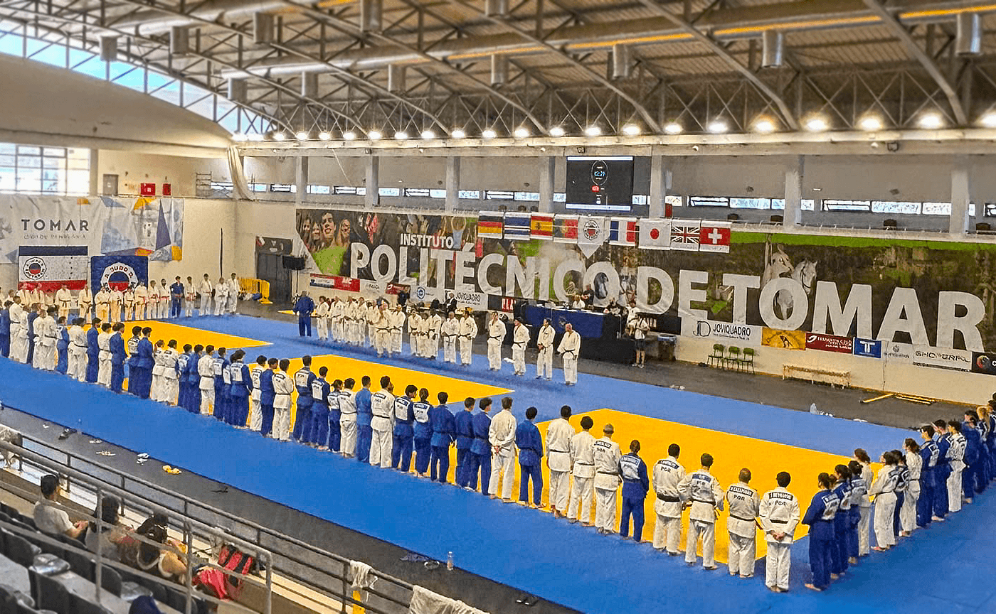 Atletas em competição nos Opens Internacionais de Judo em Tomar