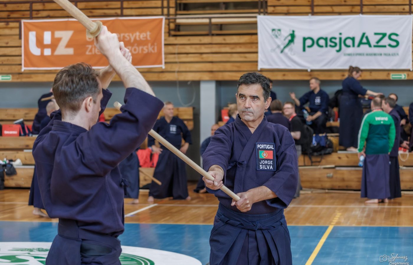 Jorge Silva, de Portugal, a treinar Jodo com o bastão (jo) frente a um parceiro com bokken