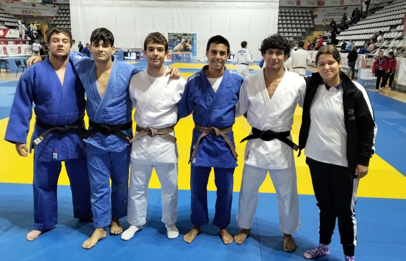 Atletas da AJDS no Pavilhão das Travesas, em Vigo, na Super Copa de Espanha de Cadetes