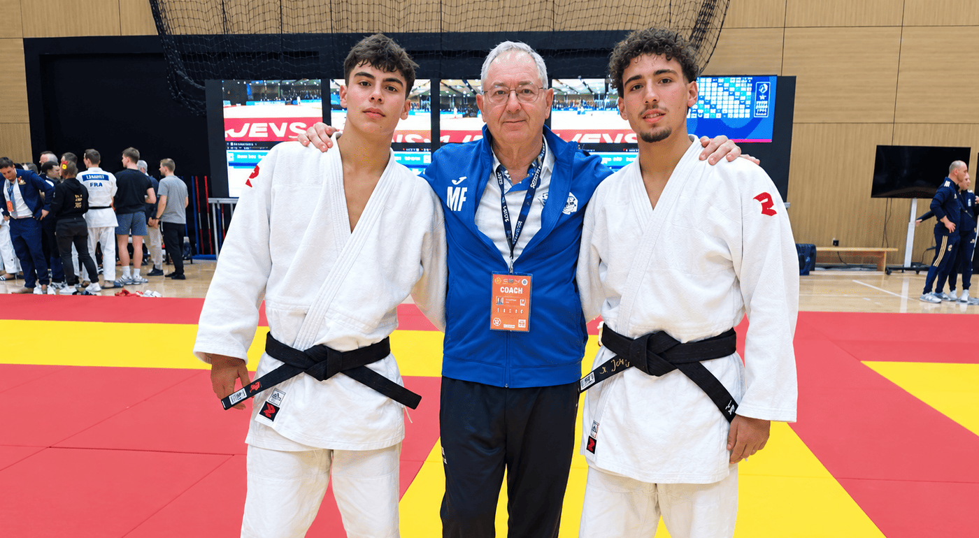 Santiago Jorge, Martim Veríssimo e o treinador Manuel Francisquinho no Mundial de Kata